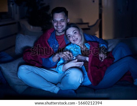 Foto stock: Two Happy Young Couples Having Popcorn And Watching Movie Through 3d Eyeglasses