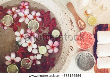 Foto stock: Spa Petals In Bowl With Tropical Flowers Spa Pedicure Treatment