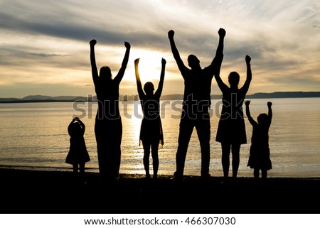 Six Family Member At Beach Silhouette Sunset Foto d'archivio © Lopolo