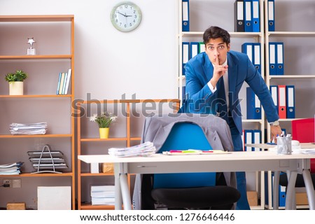 Stockfoto: Employee Stealing Important Information In Industrial Espionage