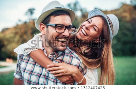 Foto d'archivio: Boyfriend And Girlfriend Relaxing In The Park