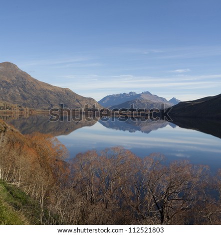 ストックフォト: Hayes Lake Close To Wanaka Lake On A Sunny Day In Early Autumn N