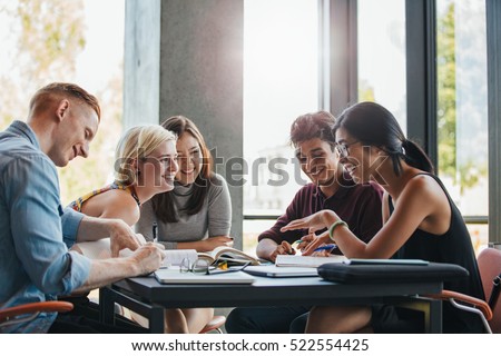 Stockfoto: Young Students Studying Together