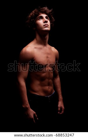 Giovane Uomo In Topless, Alzando Lo Sguardo Alla Luce - Segno Di Credere Foto d'archivio © AlexandreNunes