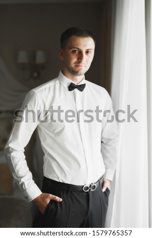 Zdjęcia stock: Portrait Of Handsome Young Businessman Dressed In Formal Suit St