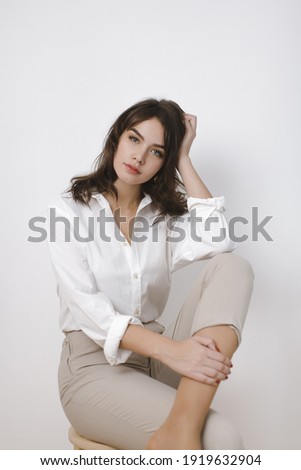 Foto d'archivio: Fashion Photo Of Beautiful Brunette Woman Posing In Golden Jewel