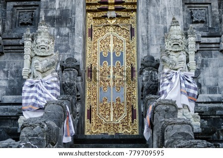 Foto d'archivio: Detail From The Balinese Hindu Temple Pura Goa Lawah In Indonesi