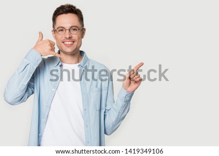 Foto stock: Handsome Businessman Showing Contact Me Text On A Business Car