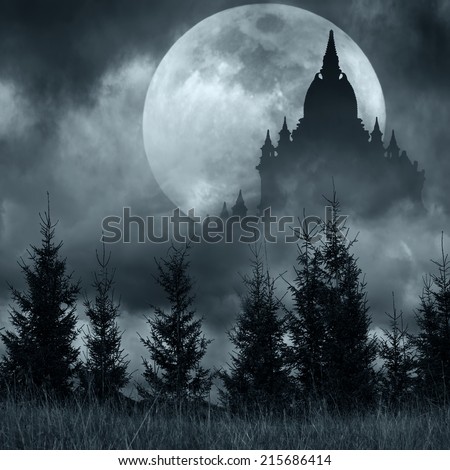 商業照片: Magic Castle Silhouette Over Full Moon At Mysterious Night Fant