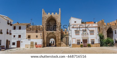 Foto d'archivio: Panorama Of The Entrance Gate To The Castle Square In Bunol