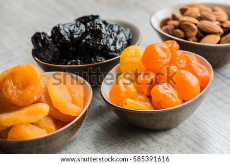 Foto stock: Organic Prunesdried Plumdried Apricots On White Backgroundwit