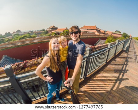 Zdjęcia stock: Enjoying Vacation In China Happy Family With National Chinese Flag In Forbidden City Travel To Chi