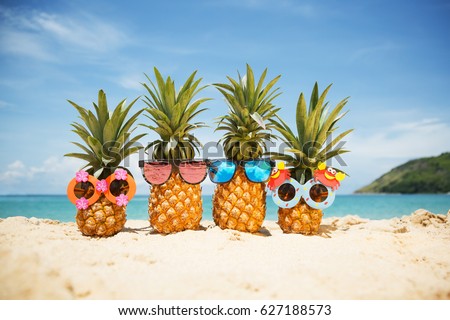 Stockfoto: Caribbean Vacation Beach Fun Couple On Summer Holiday Swimming With Snorkel Mask Ocean Watersport A