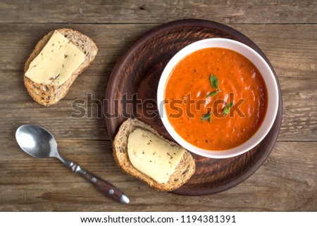 ストックフォト: Fresh Creamy Tomato Soup And Sandwich With Basil Leaves On Rusti