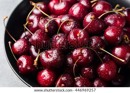 Foto stock: Fresh Ripe Black Cherries In A Black Bowl On A Grey Stone Background Close Up