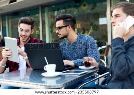 Stockfoto: Young Entrepreneur Drinking Coffee