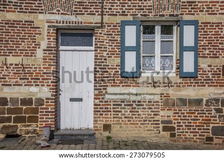 Foto d'archivio: Door Of An Old House At The Vlierbeek Abbey In Leuven