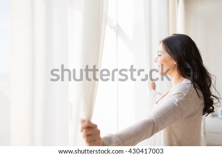 Zdjęcia stock: Young Woman Opens The Window Curtains And Looks At The Skyscrapers In The Big City Banner Long Form
