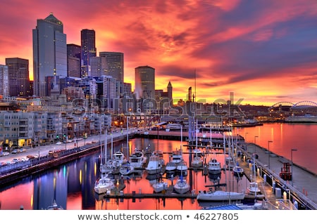 Foto stock: Seattle Downtown Skyline Reflection At Dawn