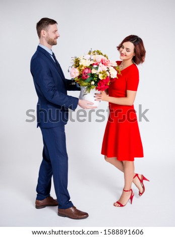 Zdjęcia stock: Man Surprising His Wife With A Bouquet Of Flowers On A Drizzly Fall Day