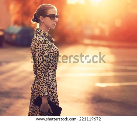 Stockfoto: Pretty Stylish Woman In Fashion Dress With Leopard Print Together In Luxury Rich Room Interior Life