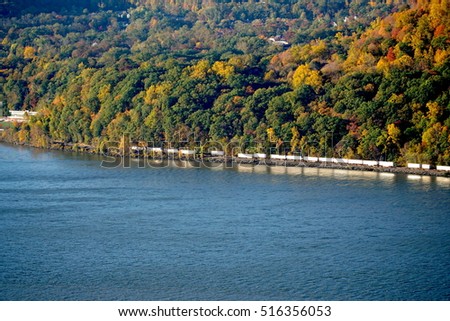 Foto d'archivio: Railroad Tracks Through Landscape To The City