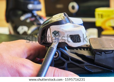 ストックフォト: Front Ski Binding Adjustment