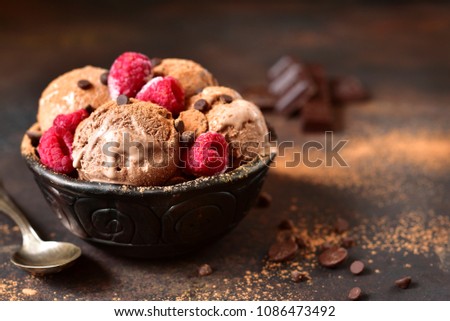 Foto d'archivio: Chocolate Ice Cream And Truffles