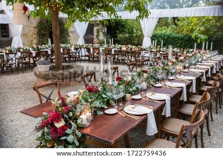 Foto stock: Luxury Elegant Wedding Reception Table Arrangement Floral Centerpiece