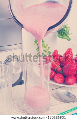 Berry Banana Smoothie In Vintage Blender Isolated Foto stock © Dar1930