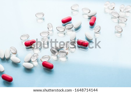 Foto d'archivio: Pills And Capsules For Diet Nutrition Anti Aging Beauty Supplem