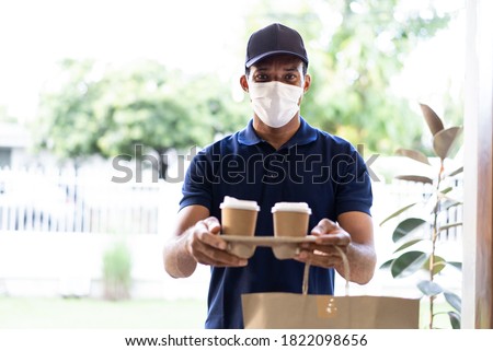 Stockfoto: Delivery Service Under Quarantine During The Coronavirus Epidemic