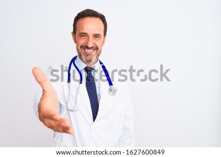 Foto stock: Shaking Hand Of Middle Aged Doctor