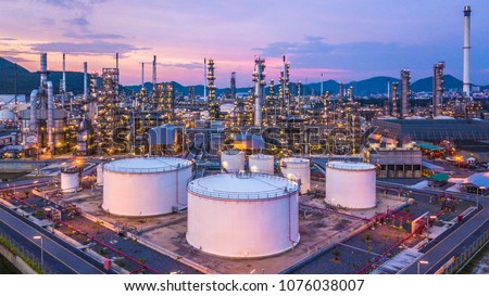 Stock foto: Night View Of An Oil Refinery Plant