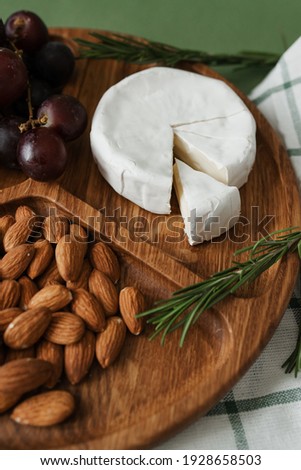 Zdjęcia stock: Blue Mould Mold Cheese With Fresh Grape White Wooden Background