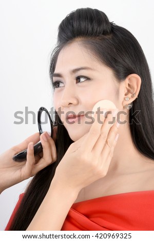 Foto stock: Beautiful Model Grooms With A Sponge