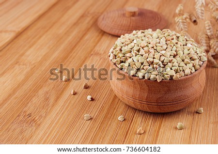 Zdjęcia stock: Green Buckwheat In Wooden Bowl On Brown Bamboo Board Close Up Rustic Style Healthy Dietary Groats