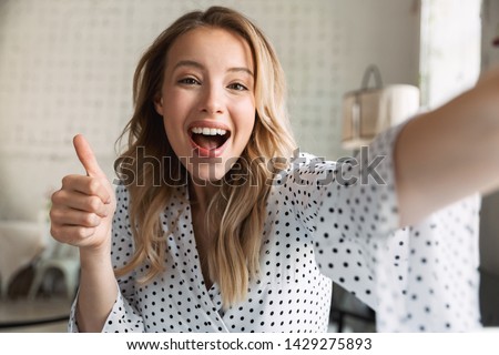 Foto stock: Image Of Beautiful Woman Smiling And Taking Selfie Photo While