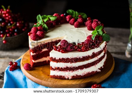 ストックフォト: Red Velvet Cake On The Plate