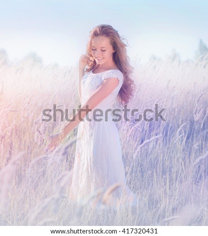 ストックフォト: Curly Girl Standing On A Lavender Field In White Dress And Hat With Cute Face And Nice Hair With Lav