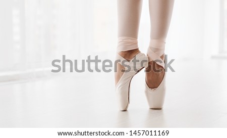 Foto stock: Crop Dancers In Graceful Poses