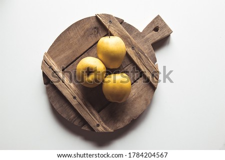 Foto stock: Green Apples With Slices And Bamboo Cutting Board On Brown Plank Top View Copy Space