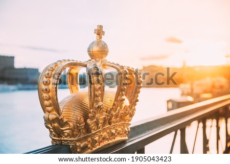 Stok fotoğraf: Skeppsholmsbron Skeppsholm Bridge With Golden Crown On A Bridg