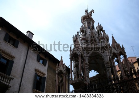 Foto d'archivio: Scaliger Tombs 14th Century Gothic Funerary Monument In Verona