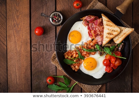 Foto stock: White Beans And Fried Egg