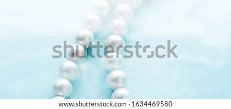 Foto stock: Coastal Jewellery Fashion Pearl Necklace Under Blue Water Backg