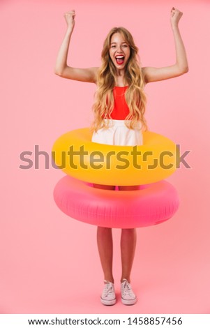 Stock foto: Photo Of Joyous Young Woman With Curly Hair In Summer Wear Laugh