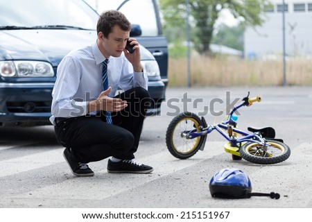 Foto stock: Young Man Calling The Emergency Services After Hitting A Bicyclist