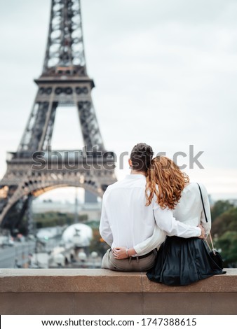 Foto d'archivio: A Couple Shooting On A City