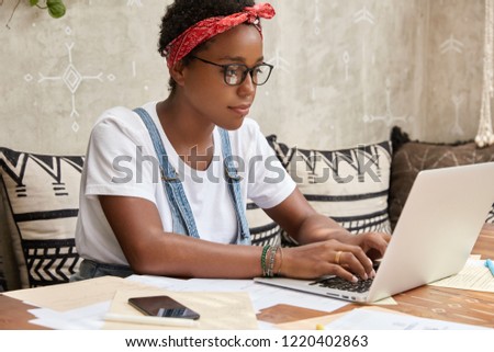 Foto stock: Sideways Shot Of Freelancer Keyboards On Laptop Computer Works On Distance Wears Protective Medica
